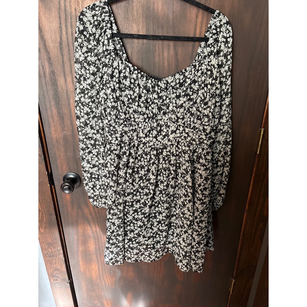 Express Womens XL Black White Floral Smocked Back Long Sleeve Mini Dress